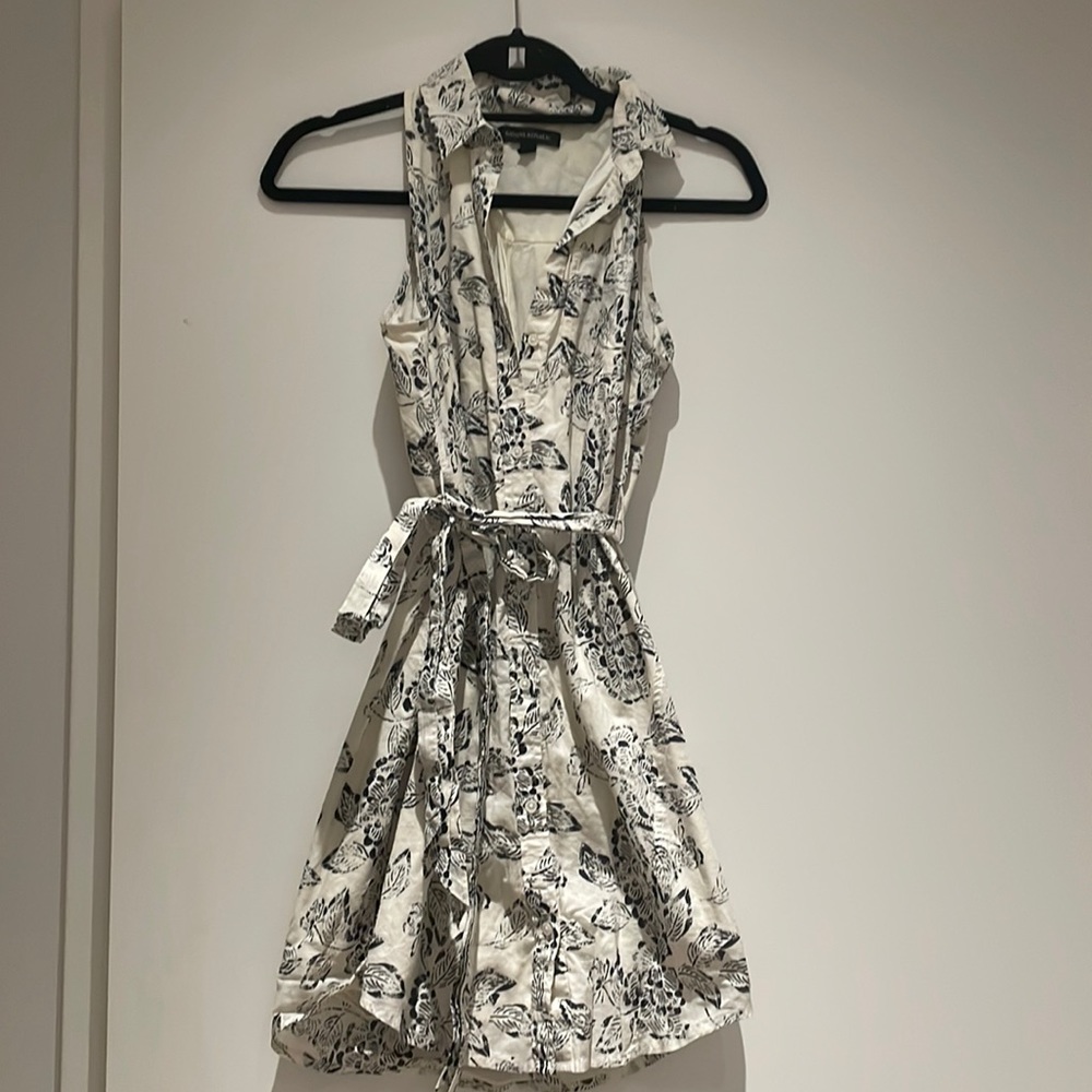 Adorable white and blue patterned dress, banana republic size 0 petite